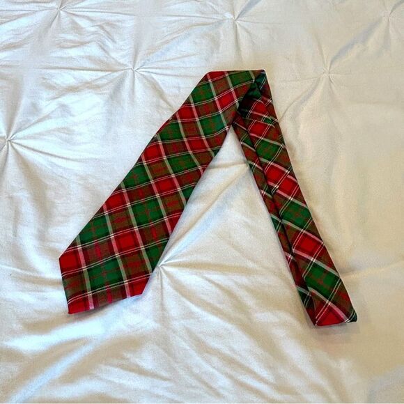 Noel Holiday Collection Men's Grean and Red Plaid Skinny Necktie - Picture 1 of 5